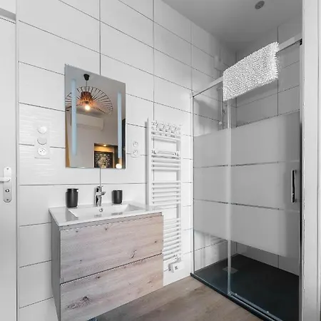 Apartment Design And Air-Conditioned Apartment *
