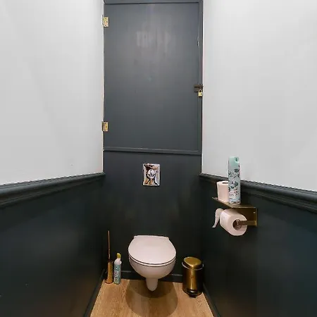 Design And Air-Conditioned Apartment *