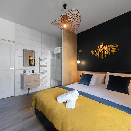 Design And Air-Conditioned Apartment Apartment