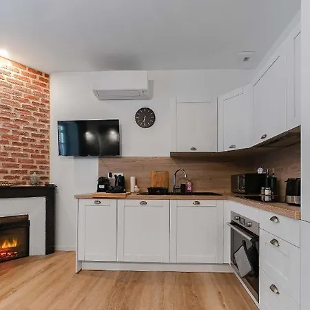 Design And Air-Conditioned Apartment Apartment