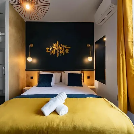 Design And Air-Conditioned Apartment Apartment