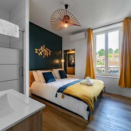 Design And Air-Conditioned Apartment *