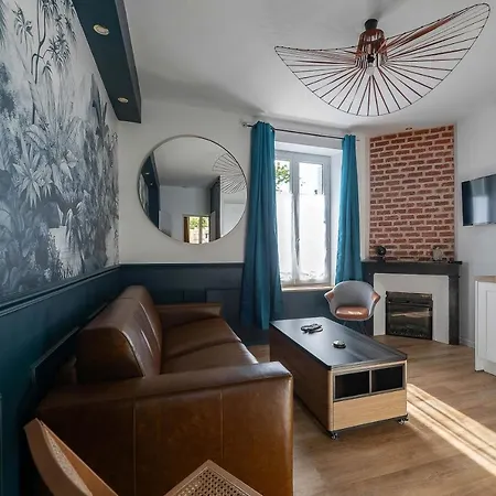 Apartment Design And Air-Conditioned Apartment *