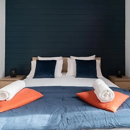 Design And Air-Conditioned Apartment Apartment