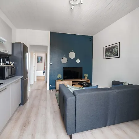 Apartment Design And Air-Conditioned Apartment *