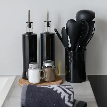Design And Air-Conditioned Apartment *