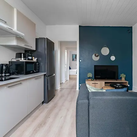 Design And Air-Conditioned Apartment *