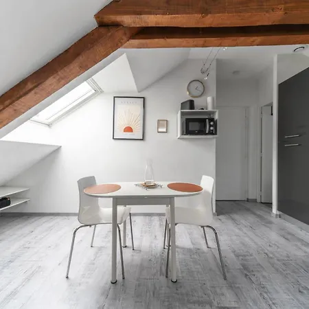 Design And Air-Conditioned Apartment