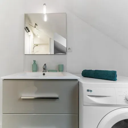 Apartment Design And Air-Conditioned Apartment