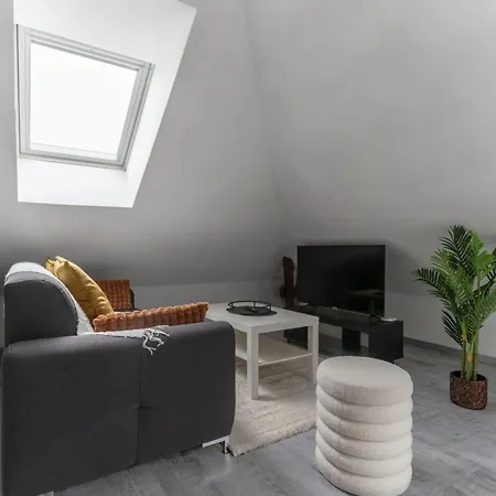 Design And Air-Conditioned Apartment *
