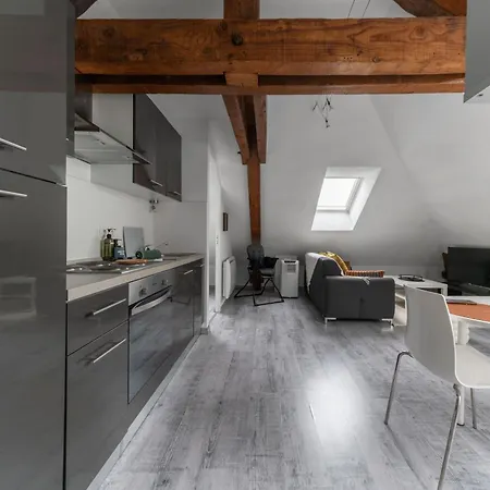 Design And Air-Conditioned Apartment *
